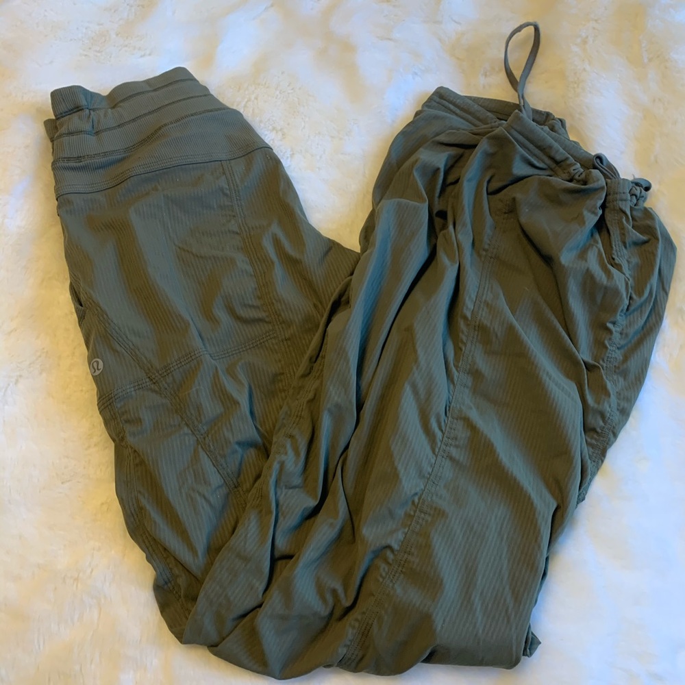 Size 2 lulu lemon pants! Olive green!
